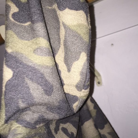 Long sleeve crop top with hoodie - Picture 3 of 4